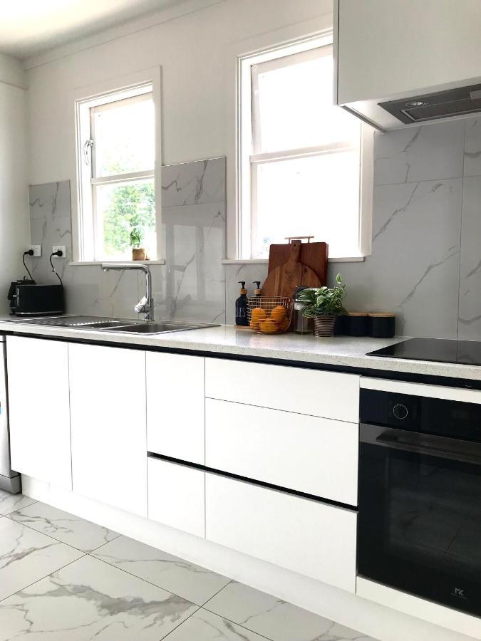 Bright & Comfy Stay In Newly Renovated Home With Parking Auckland Exterior foto