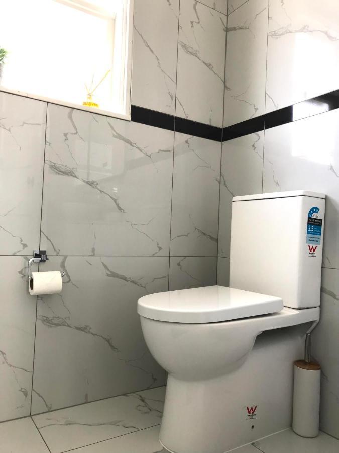 Bright & Comfy Stay In Newly Renovated Home With Parking Auckland Exterior foto